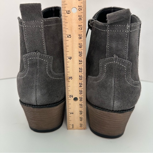 Propet suede woamans ankle booties - Picture 10 of 13